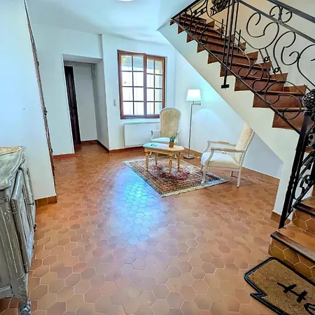 Maison Centre Jardin Piscine Partagee بيت للعطل *