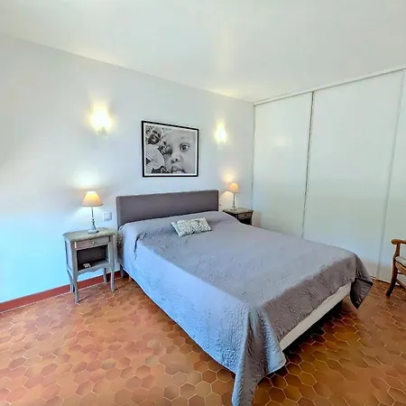 Maison Centre Jardin Piscine Partagee بيت للعطل *