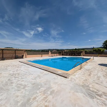 Prázdninový dům Maison Centre Jardin Piscine Partagee